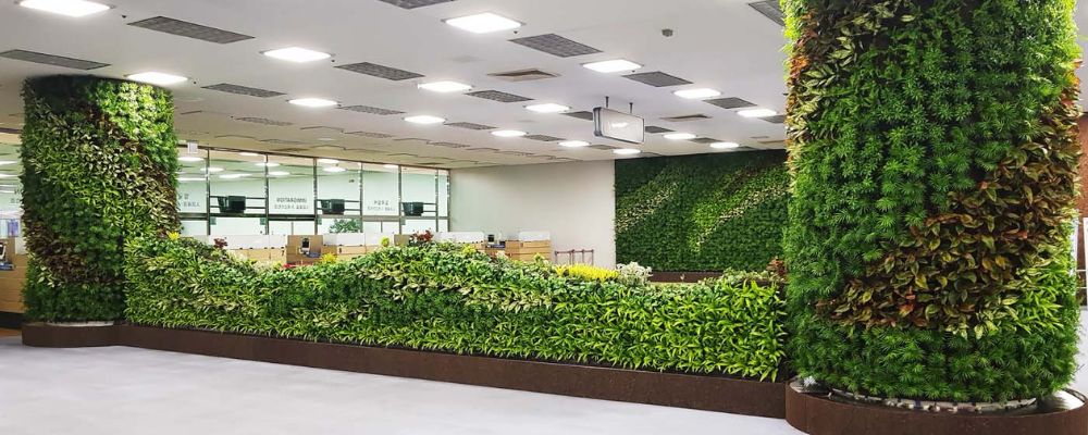 Green walls and roofs enhance the environment.